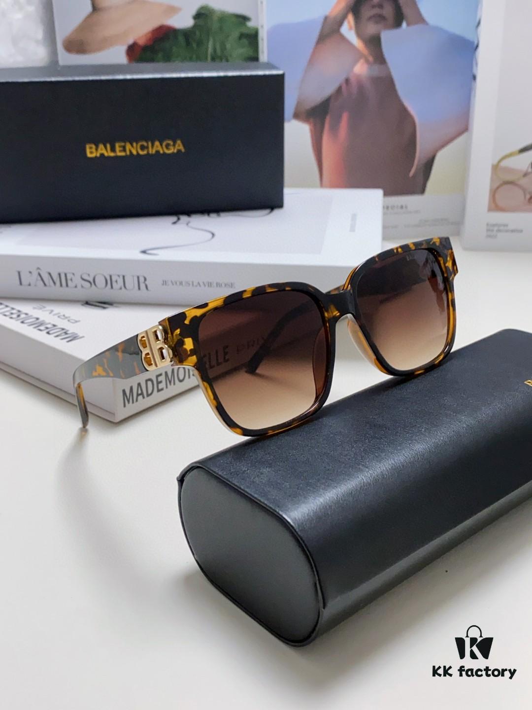 6931adb8ccd8ab3d7afa1ef9 BALENCIAGA Square Retro Sunglasses with Gold BB Logo and Folding Hinge