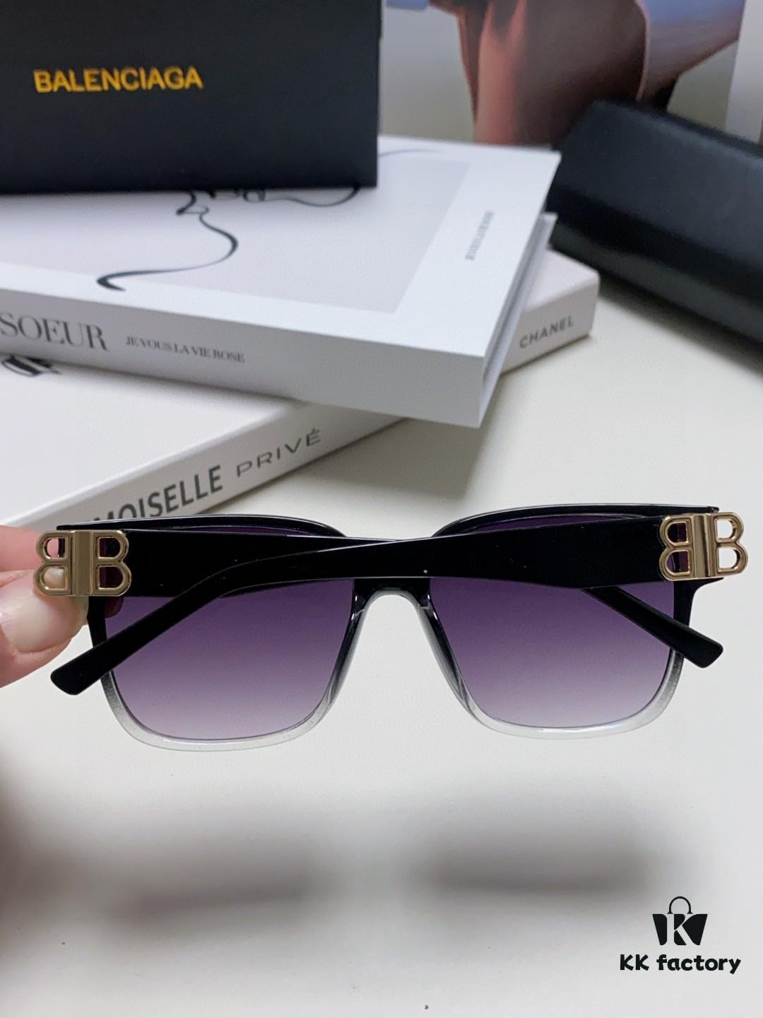 6931adb9ccd8ab3d7afa1f0d BALENCIAGA Square Retro Sunglasses with Gold BB Logo and Folding Hinge