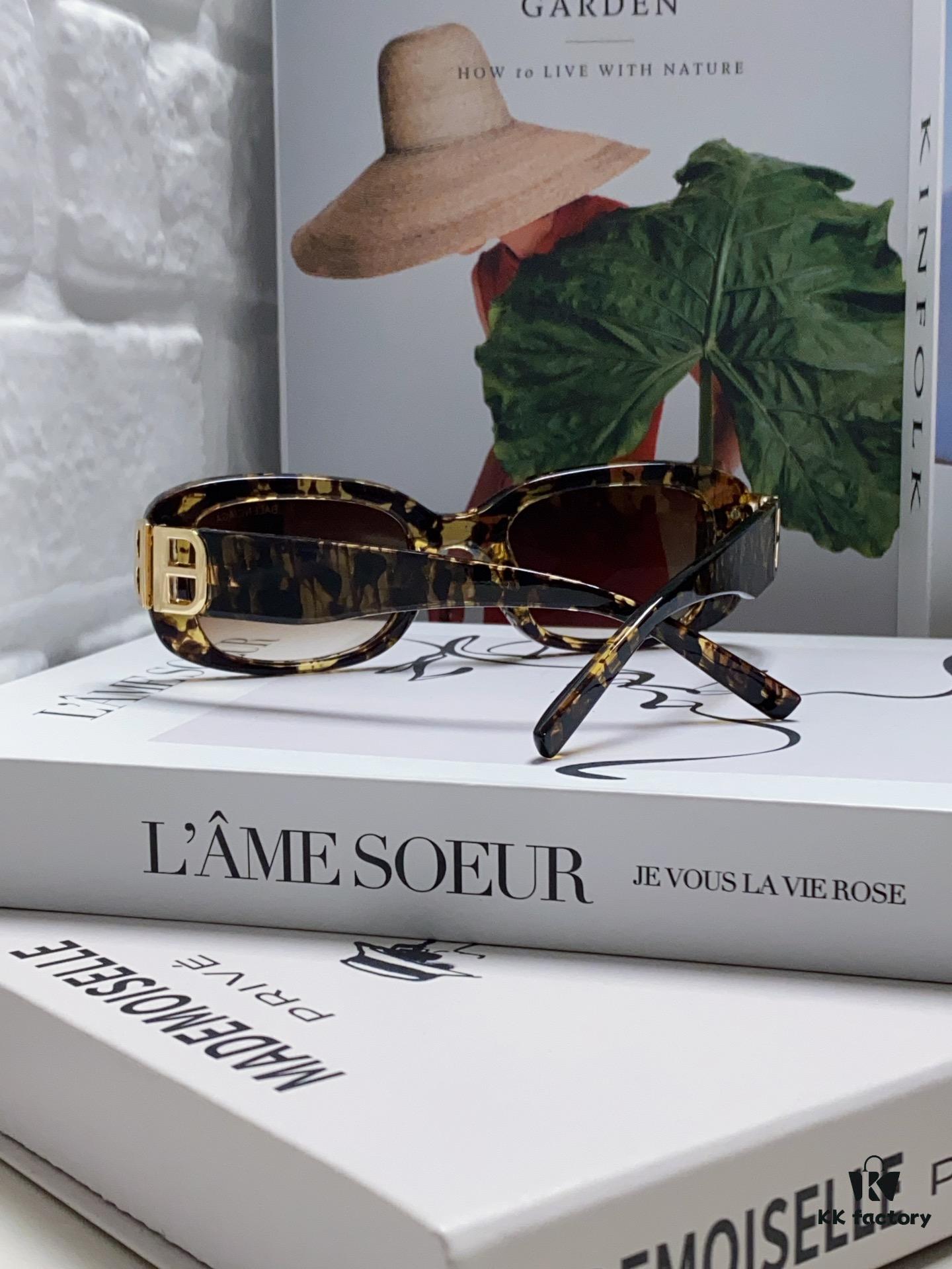 6931adceccd8ab3d7afa202b Balenciaga 2024 New Arrival Women's Fashion Classic BB Narrow Frame Sunglasses BB0310SK Eyewear