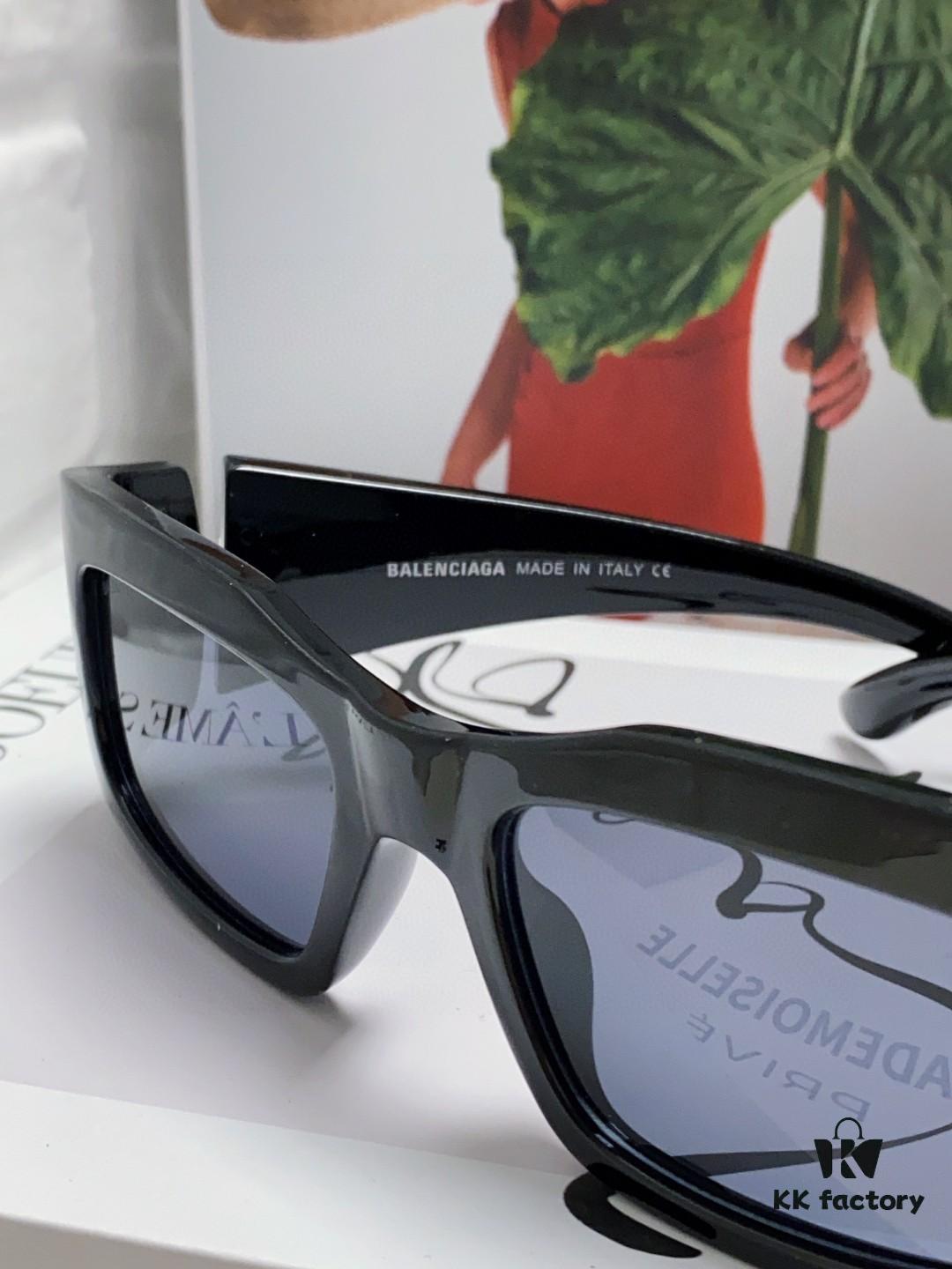 6931adcfccd8ab3d7afa2037 Balenciaga Black Square Frame BB Logo Sunglasses for Women, Stylish and Slimming UV-Protective Sun Glasses, Trendy Must-Have Fashion Accessory