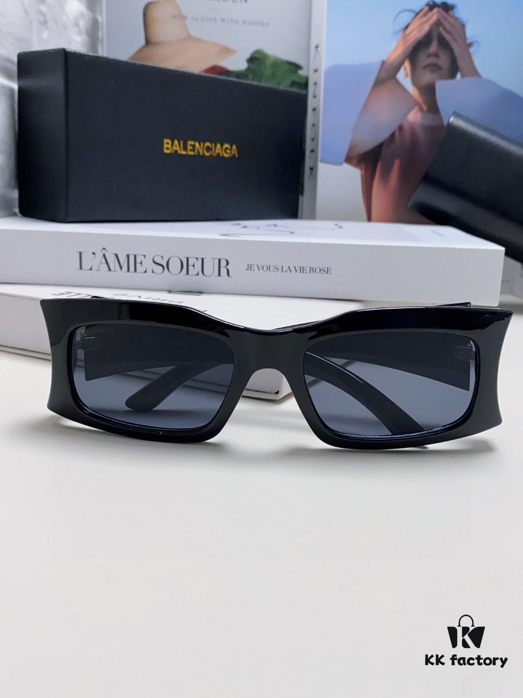 6931add0ccd8ab3d7afa203b Balenciaga Black Square Frame BB Logo Sunglasses for Women, Stylish and Slimming UV-Protective Sun Glasses, Trendy Must-Have Fashion Accessory