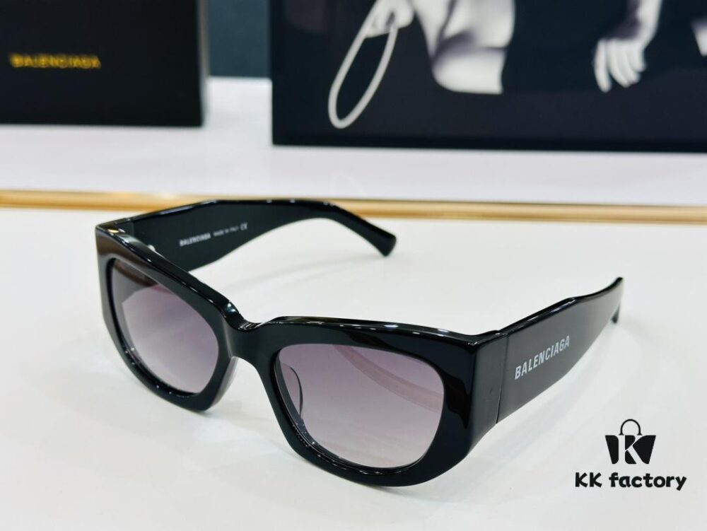 6931ade1ccd8ab3d7afa211b BALENCIAGA Balenciaga BB0327S Size: 54□19-135 Unique and Stylish Design Instantly Loveable, Extremely Versatile, Perfect for Fashionable Everyday Wear, Premium Quality Sunglasses