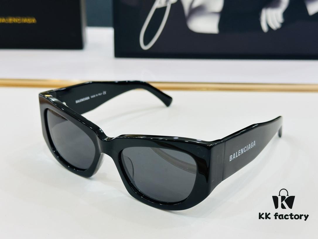 6931ade1ccd8ab3d7afa211c BALENCIAGA Balenciaga BB0327S Size: 54□19-135 Unique and Stylish Design Instantly Loveable, Extremely Versatile, Perfect for Fashionable Everyday Wear, Premium Quality Sunglasses