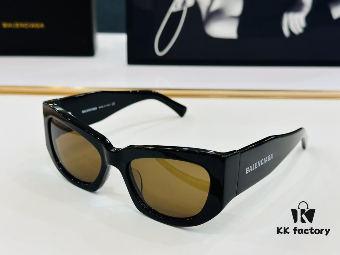 6931ade1ccd8ab3d7afa211d BALENCIAGA Balenciaga BB0327S Size: 54□19-135 Unique and Stylish Design Instantly Loveable, Extremely Versatile, Perfect for Fashionable Everyday Wear, Premium Quality Sunglasses