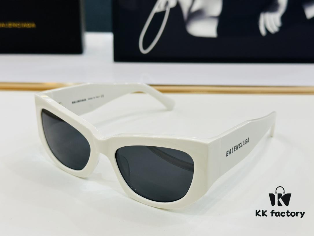 6931ade1ccd8ab3d7afa211e BALENCIAGA Balenciaga BB0327S Size: 54□19-135 Unique and Stylish Design Instantly Loveable, Extremely Versatile, Perfect for Fashionable Everyday Wear, Premium Quality Sunglasses