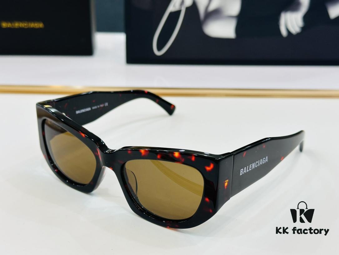 6931ade1ccd8ab3d7afa211f BALENCIAGA Balenciaga BB0327S Size: 54□19-135 Unique and Stylish Design Instantly Loveable, Extremely Versatile, Perfect for Fashionable Everyday Wear, Premium Quality Sunglasses