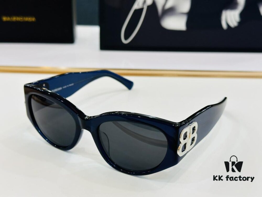 6931ade2ccd8ab3d7afa212d BALENCIAGA Balenciaga BB0324SK Size 55□19-135 Unique and Stylish Design Instantly Appealing Perfect for Versatile Fashion Looks High-Quality Sunglasses