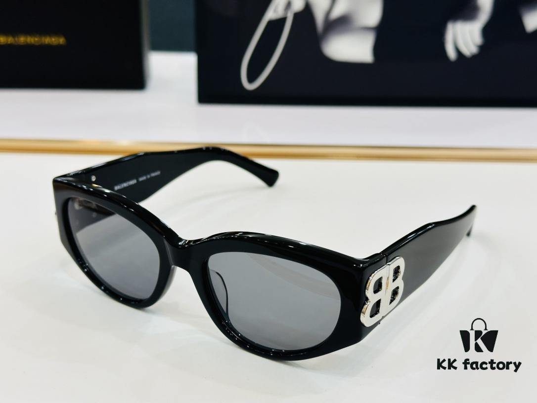 6931ade2ccd8ab3d7afa212f BALENCIAGA Balenciaga BB0324SK Size 55□19-135 Unique and Stylish Design Instantly Appealing Perfect for Versatile Fashion Looks High-Quality Sunglasses