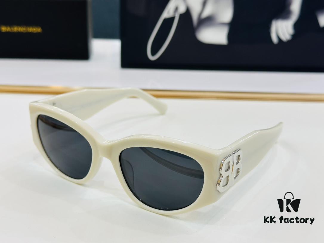 6931ade2ccd8ab3d7afa2132 BALENCIAGA Balenciaga BB0324SK Size 55□19-135 Unique and Stylish Design Instantly Appealing Perfect for Versatile Fashion Looks High-Quality Sunglasses