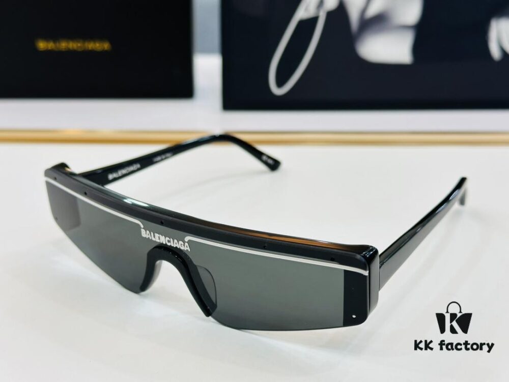 6931adeeccd8ab3d7afa21cf BALENCIAGA BB003S Size: 99□01-140 Unique and Stylish Design Instantly Eye-Catching Versatile Fashion High-Quality Sunglasses