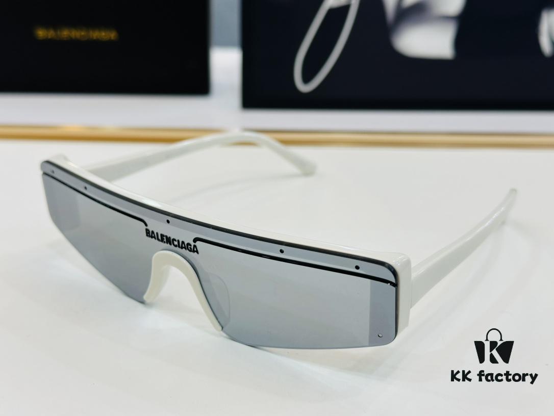 6931adeeccd8ab3d7afa21d6 BALENCIAGA BB003S Size: 99□01-140 Unique and Stylish Design Instantly Eye-Catching Versatile Fashion High-Quality Sunglasses