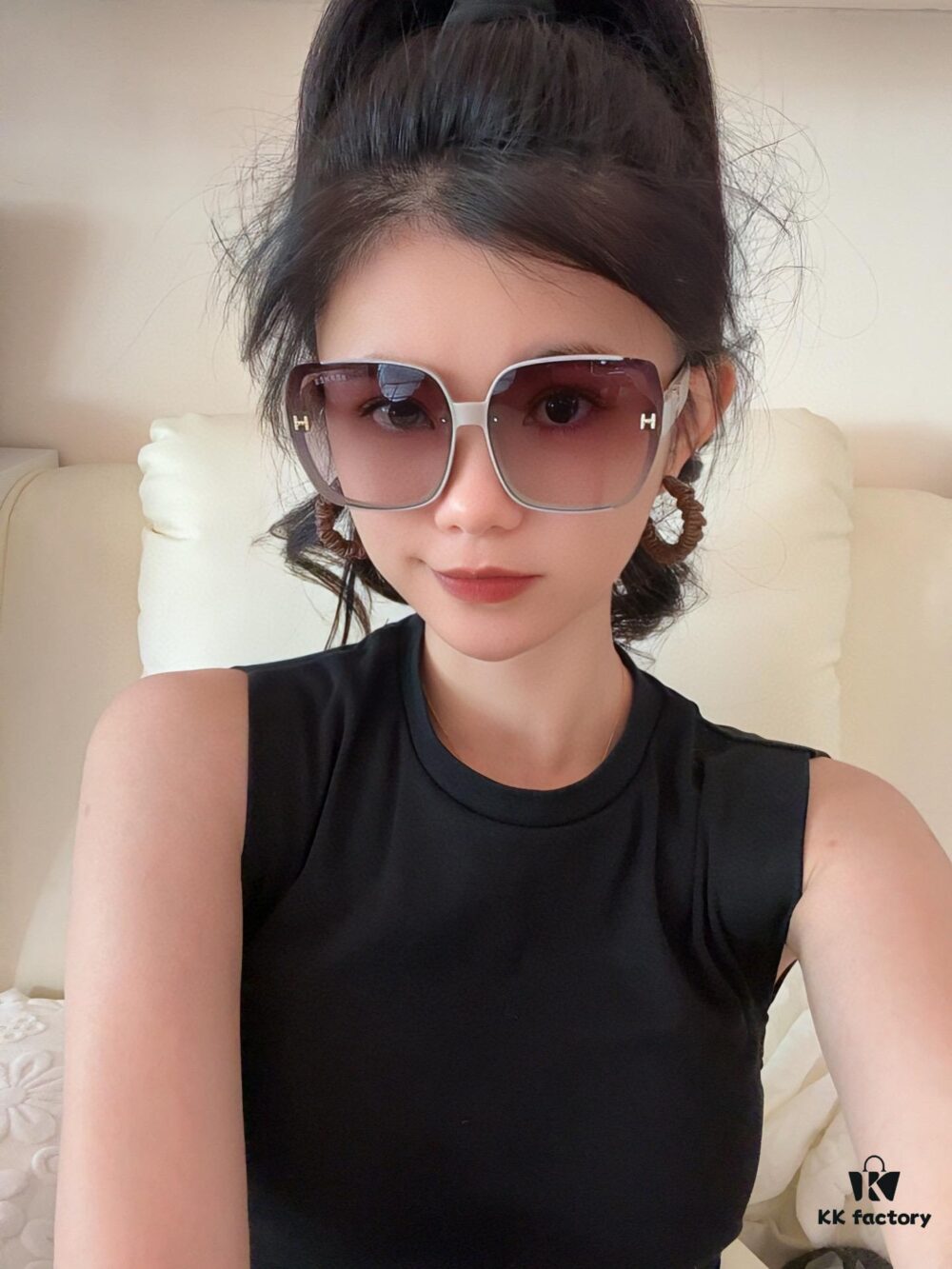 6931ae04ccd8ab3d7afa230c HERMES 2025 Spring New Arrival Original Release Famous Internet Hit Ultra Popular Blue Classic Luxury Fashion Square Sunglasses High-Quality Authentic H8303