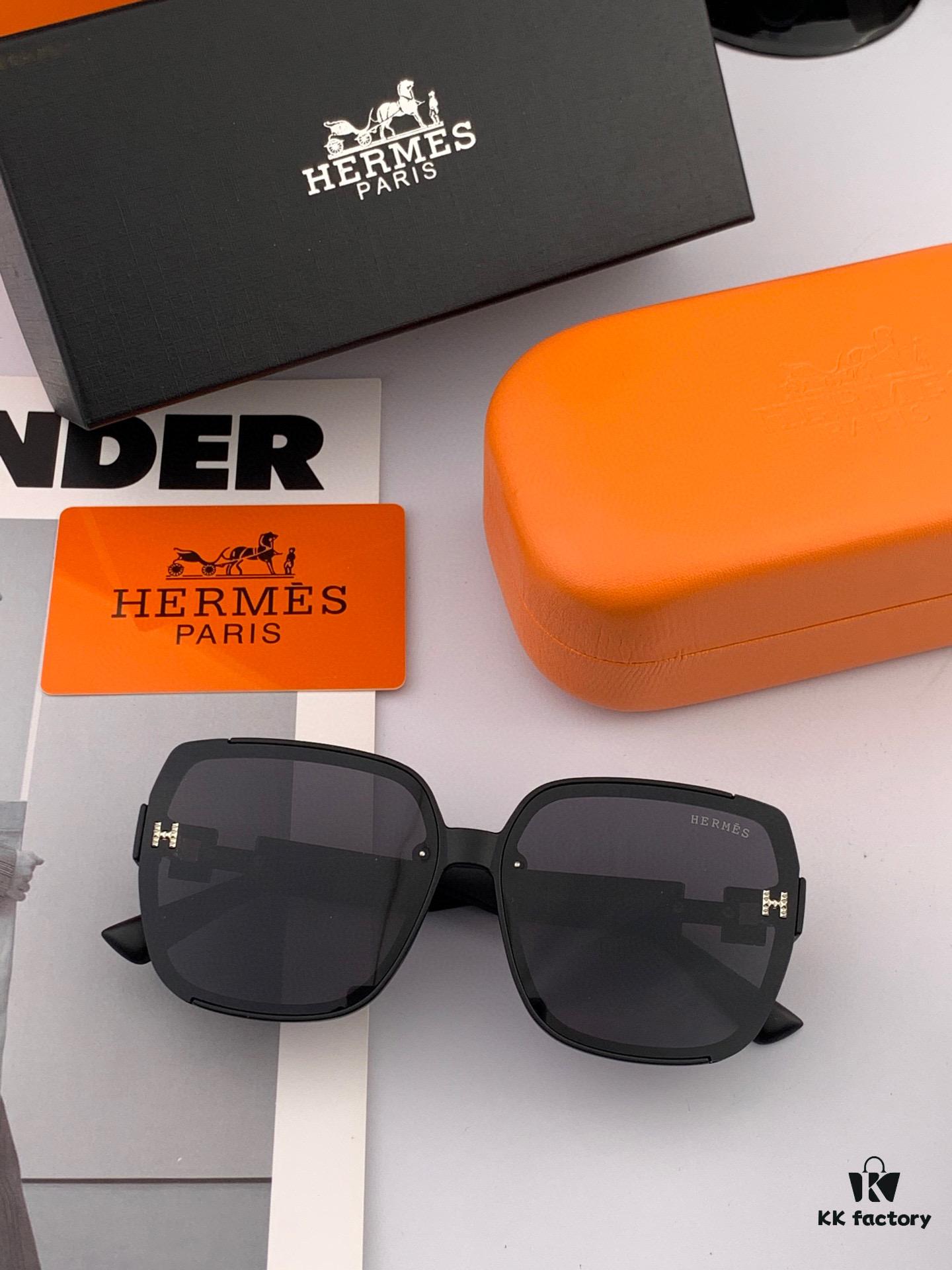 6931ae04ccd8ab3d7afa230f HERMES 2025 Spring New Arrival Original Release Famous Internet Hit Ultra Popular Blue Classic Luxury Fashion Square Sunglasses High-Quality Authentic H8303