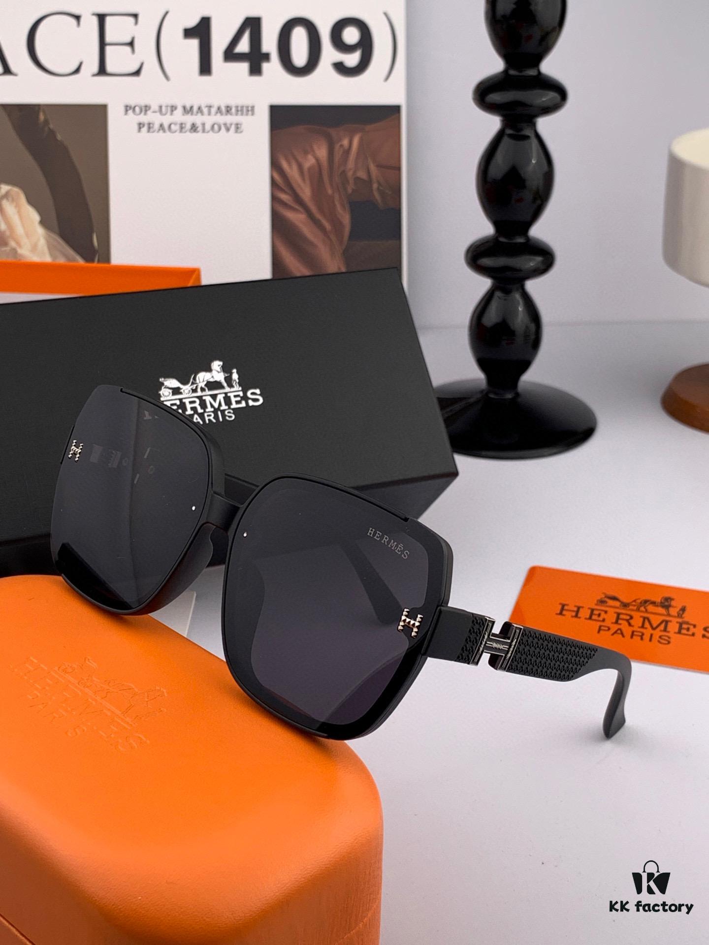 6931ae04ccd8ab3d7afa2312 HERMES 2025 Spring New Arrival Original Release Famous Internet Hit Ultra Popular Blue Classic Luxury Fashion Square Sunglasses High-Quality Authentic H8303
