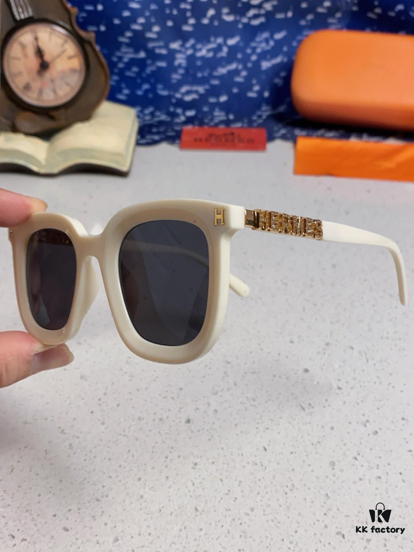6931ae08ccd8ab3d7afa2342 Hermes 2025 New Arrival Retro Square Unisex Sunglasses for Women, Slimming Frame for Round Faces, Fashionable Metal Hollow-out Temples, UV Protection Sun Glasses