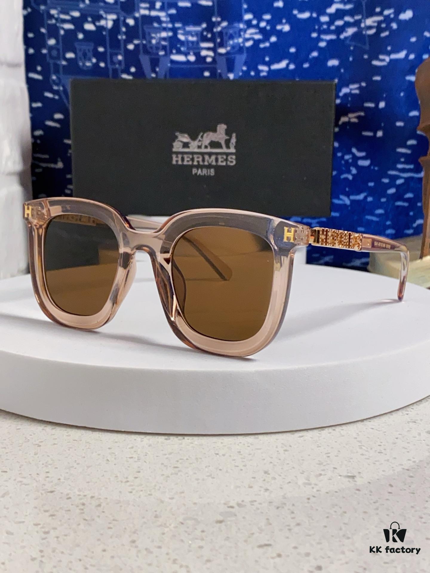 6931ae0bccd8ab3d7afa2362 Hermes 2025 New Arrival Retro Square Unisex Sunglasses for Women, Slimming Frame for Round Faces, Fashionable Influencer-Style Sunglasses with Metal Cut-Out Temples, UV-Protective Eyewear
