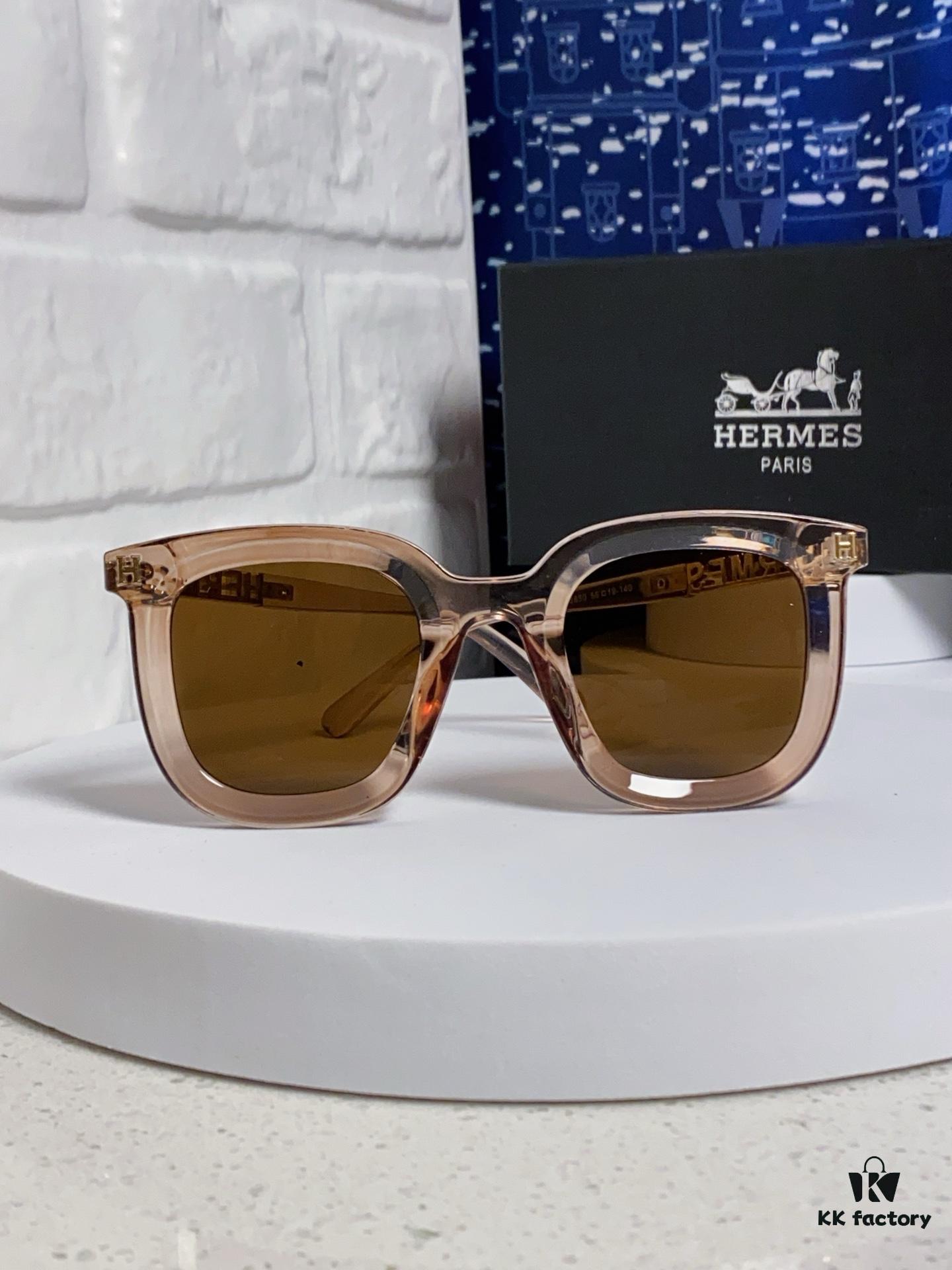 6931ae0bccd8ab3d7afa2363 Hermes 2025 New Arrival Retro Square Unisex Sunglasses for Women, Slimming Frame for Round Faces, Fashionable Influencer-Style Sunglasses with Metal Cut-Out Temples, UV-Protective Eyewear