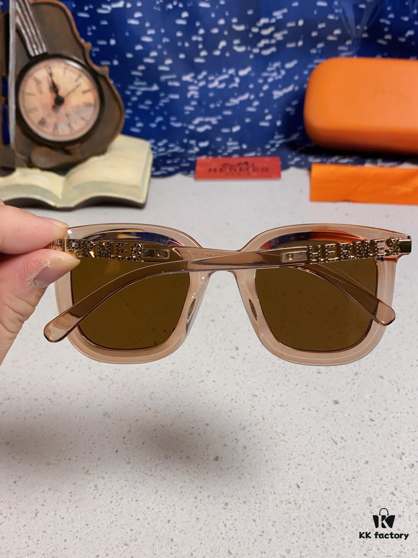 6931ae0bccd8ab3d7afa2366 Hermes 2025 New Arrival Retro Square Unisex Sunglasses for Women, Slimming Frame for Round Faces, Fashionable Influencer-Style Sunglasses with Metal Cut-Out Temples, UV-Protective Eyewear