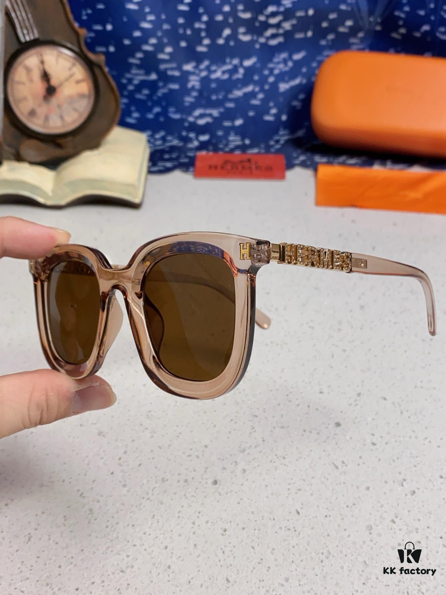 6931ae0bccd8ab3d7afa2367 Hermes 2025 New Arrival Retro Square Unisex Sunglasses for Women, Slimming Frame for Round Faces, Fashionable Influencer-Style Sunglasses with Metal Cut-Out Temples, UV-Protective Eyewear