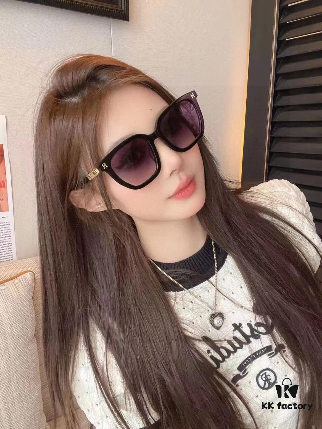 6931ae17ccd8ab3d7afa241a Hermes 2025 New Arrival Retro Square Unisex Sunglasses for Women, Slimming Design for Round Faces, Fashionable Influencer-Style Sunglasses with Metal Cut-Out Temples, UV-Protective Eyewear