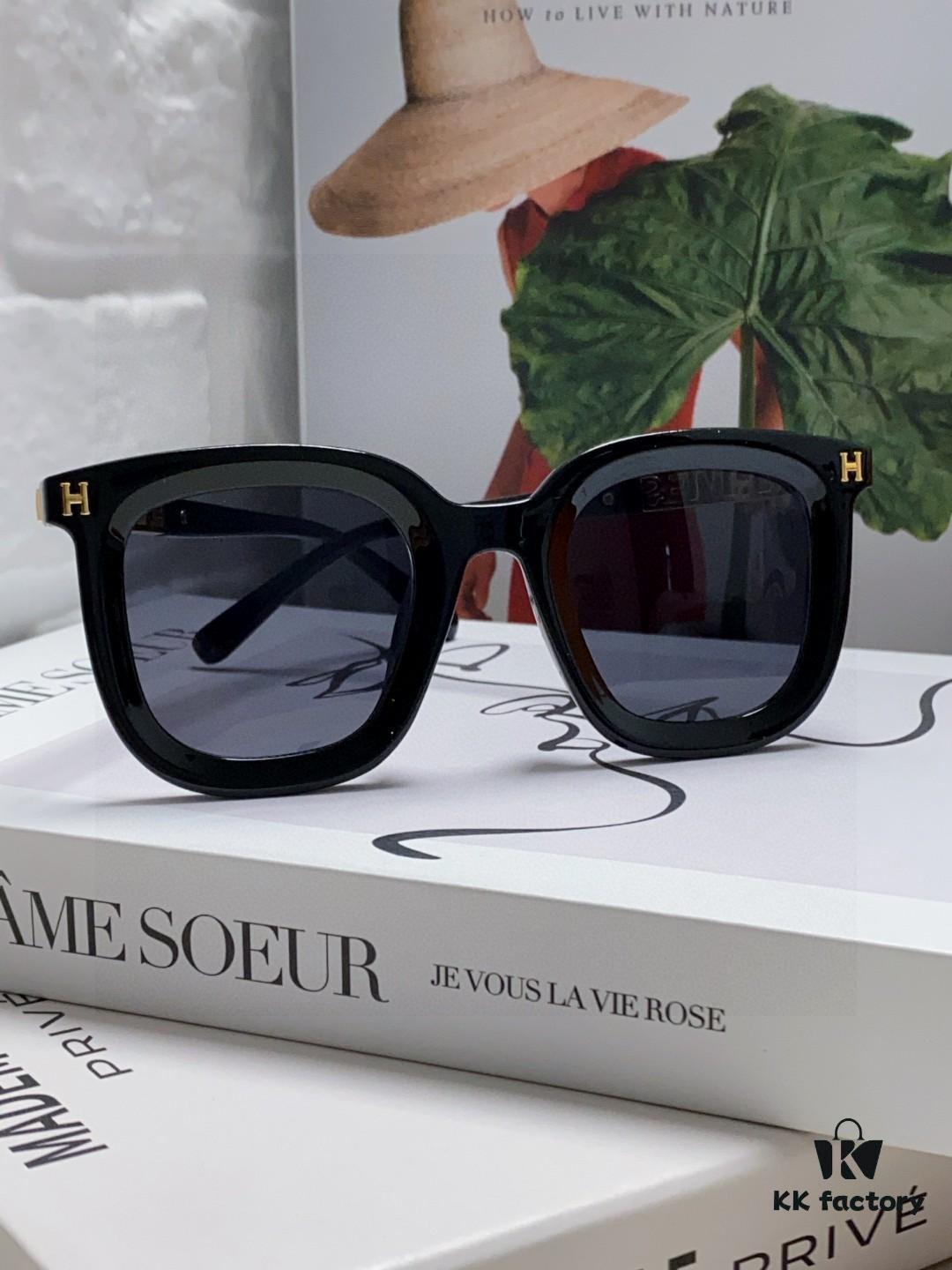 6931ae17ccd8ab3d7afa241c Hermes 2025 New Arrival Retro Square Unisex Sunglasses for Women, Slimming Design for Round Faces, Fashionable Influencer-Style Sunglasses with Metal Cut-Out Temples, UV-Protective Eyewear