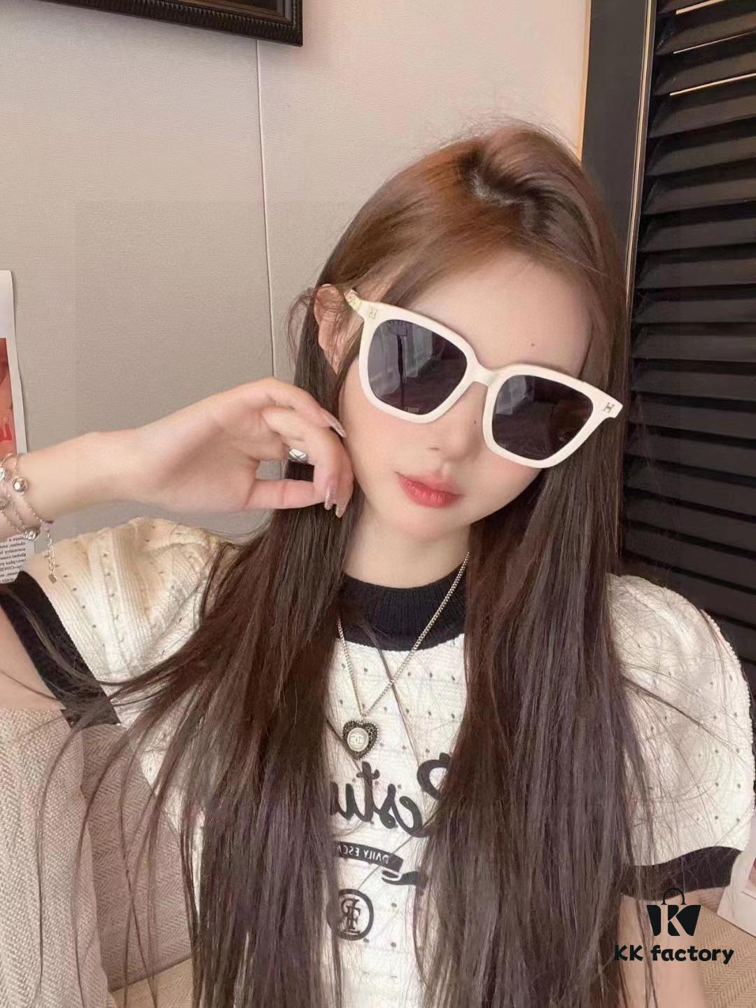 6931ae18ccd8ab3d7afa2425 Hermes 2025 New Arrival Retro Square Unisex Sunglasses for Women, Slimming Frame for Round Faces, Fashionable Metal-Embossed Temple, UV Protection