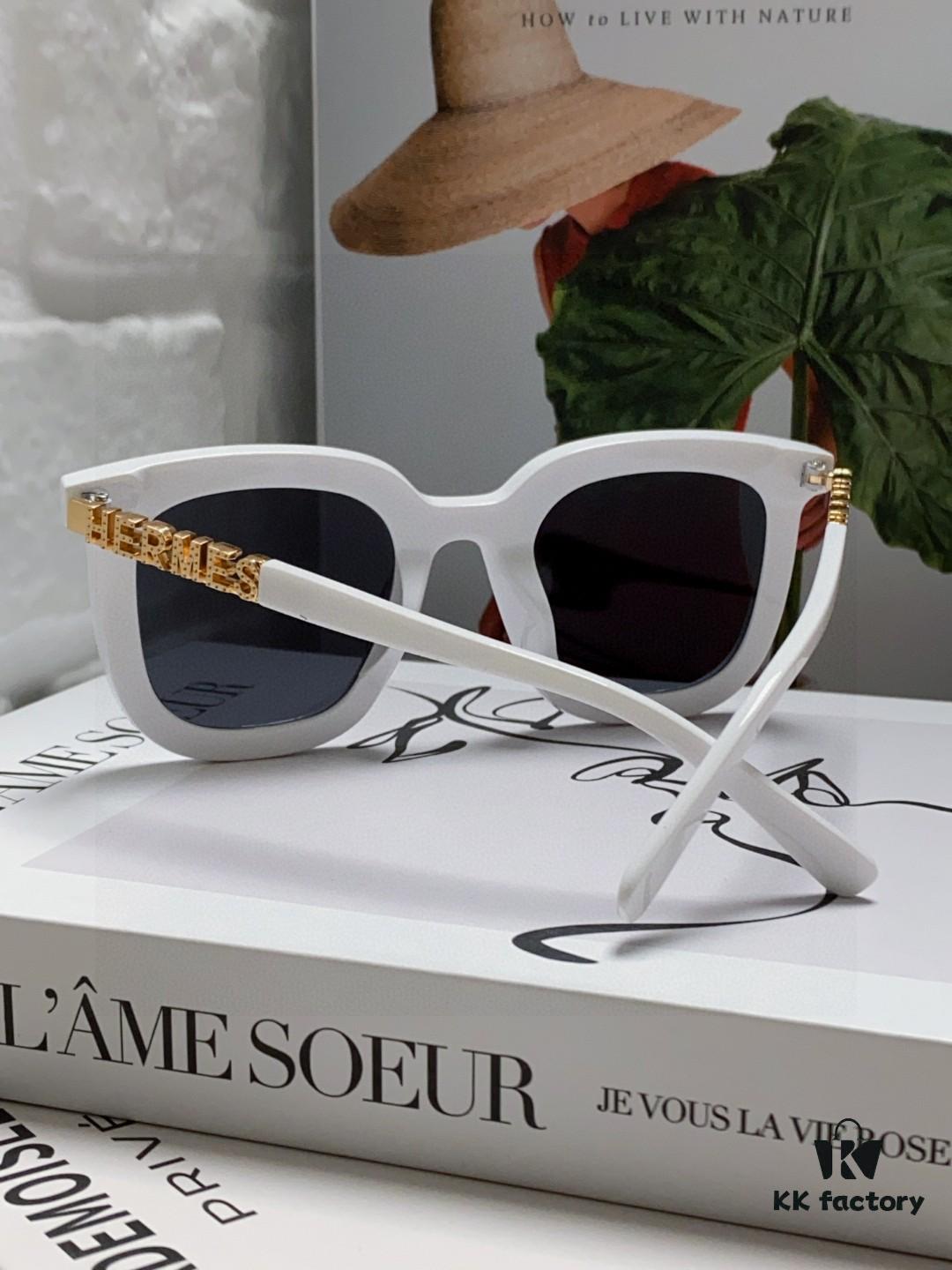 6931ae18ccd8ab3d7afa2428 Hermes 2025 New Arrival Retro Square Unisex Sunglasses for Women, Slimming Frame for Round Faces, Fashionable Metal-Embossed Temple, UV Protection