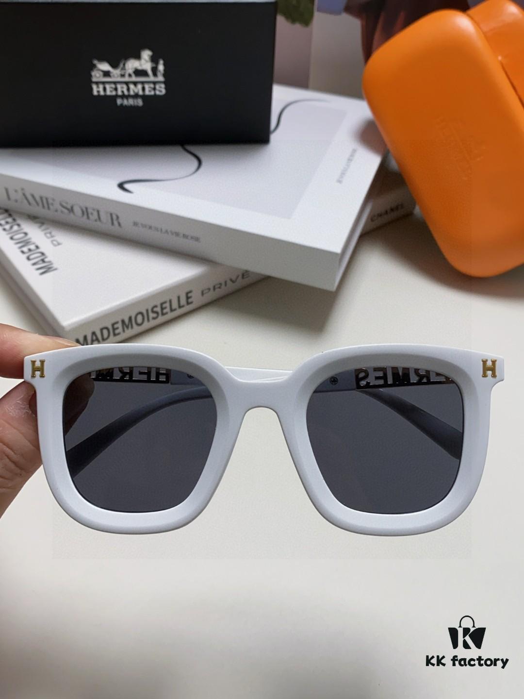 6931ae19ccd8ab3d7afa2429 Hermes 2025 New Arrival Retro Square Unisex Sunglasses for Women, Slimming Frame for Round Faces, Fashionable Metal-Embossed Temple, UV Protection