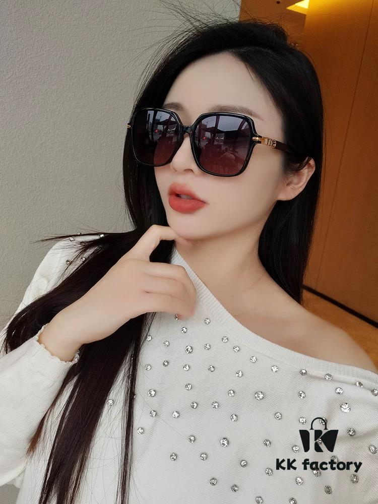 6931ae1accd8ab3d7afa2445 HERMES 2025 Spring New Arrival Original Release Famous Internet Sensation Ultra Popular Blue Classic Luxury Square Sunglasses