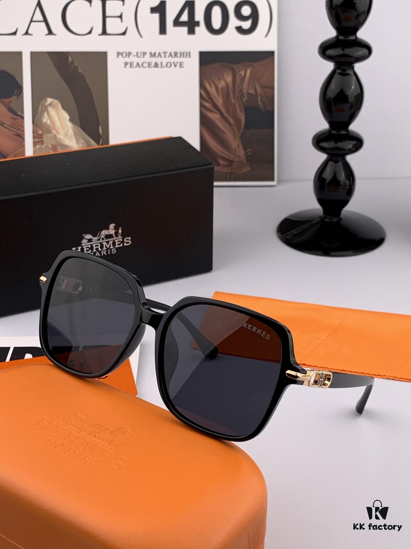 6931ae1bccd8ab3d7afa244a HERMES 2025 Spring New Arrival Original Release Famous Internet Sensation Ultra Popular Blue Classic Luxury Square Sunglasses