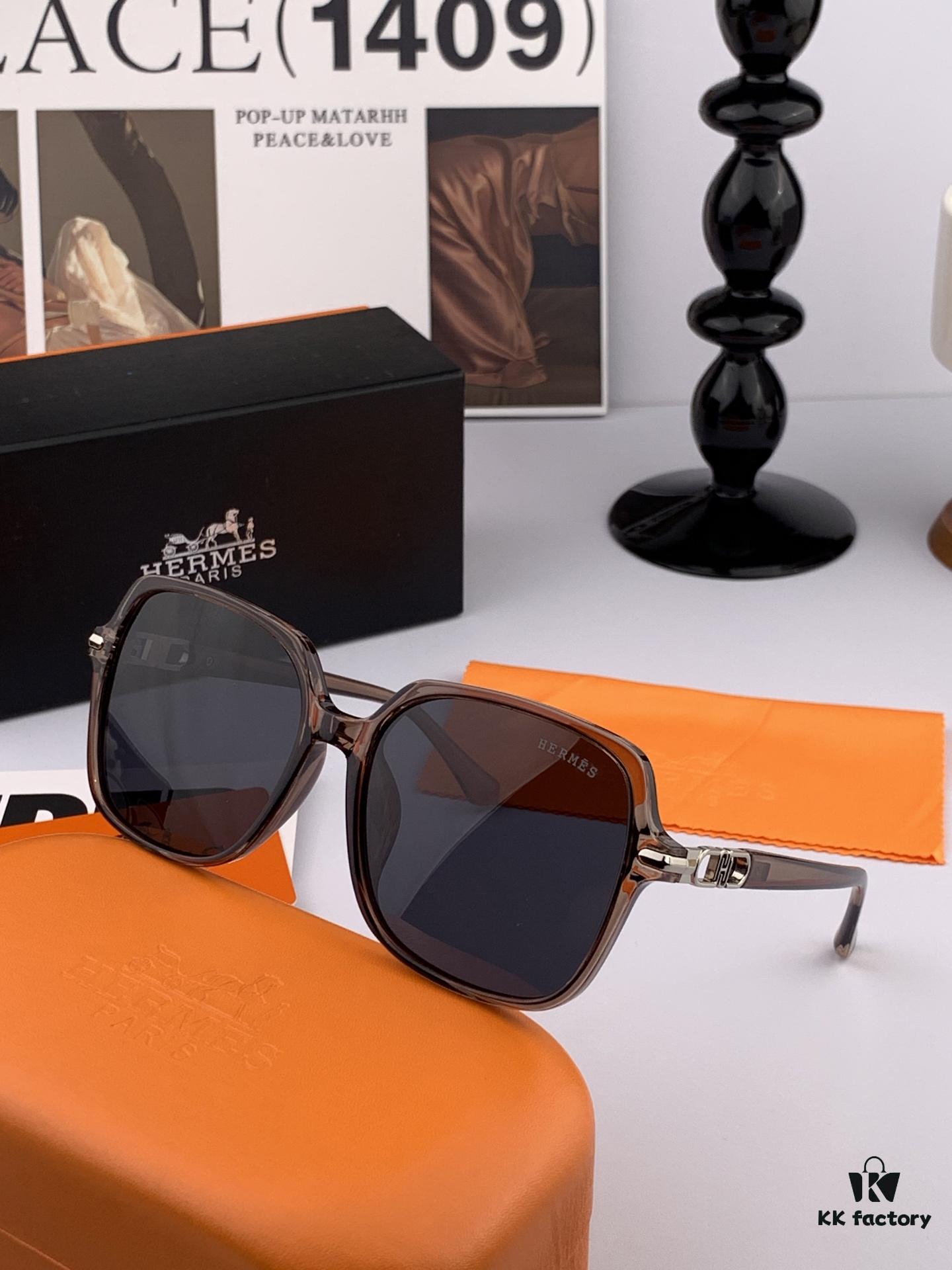 6931ae1bccd8ab3d7afa244b HERMES 2025 Spring New Arrival Original Release Famous Internet Sensation Ultra Popular Blue Classic Luxury Square Sunglasses