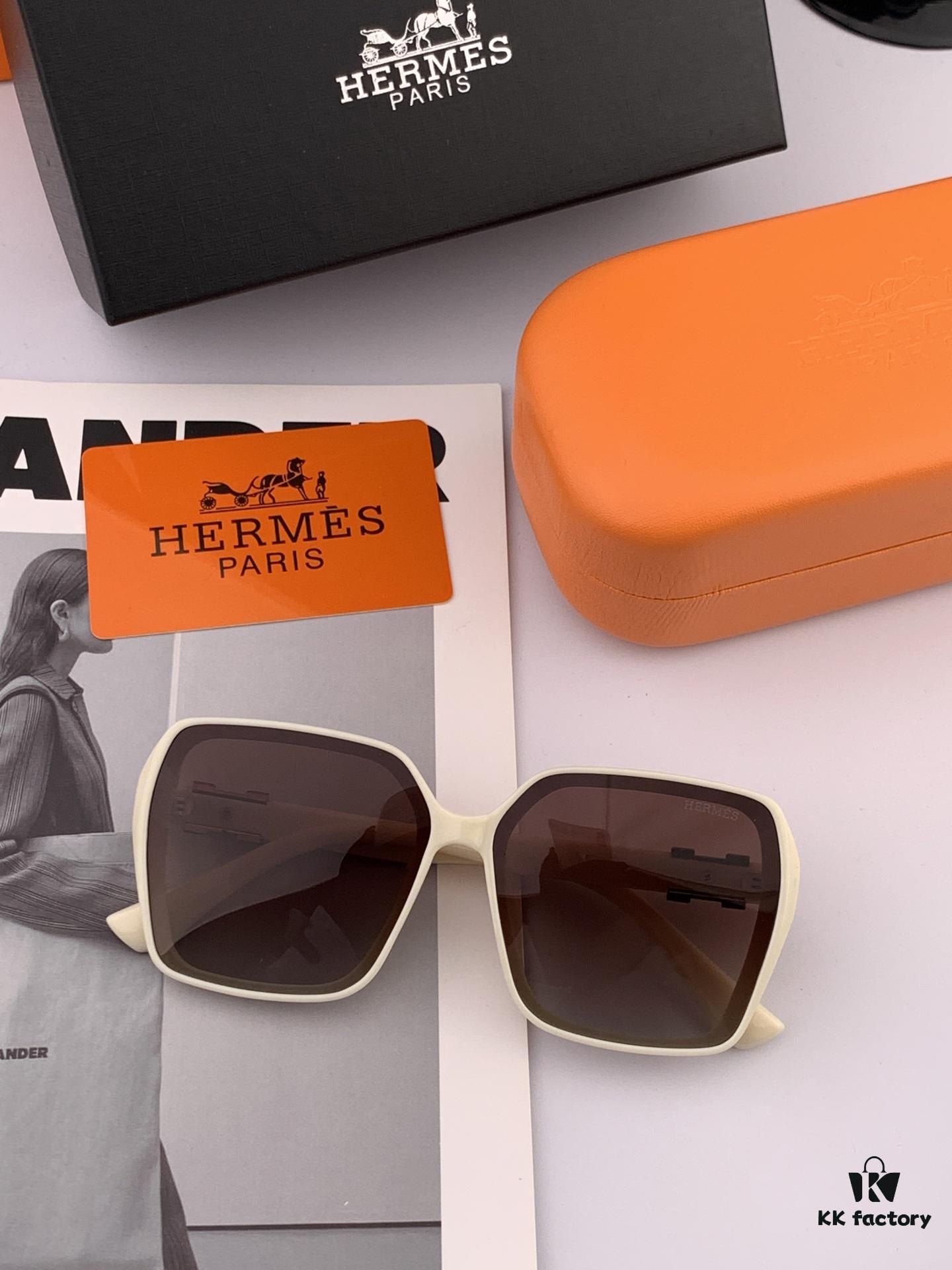 6931ae1dccd8ab3d7afa2463 HERMES Spring 2025 New Arrival Original Luxury Square Sunglasses H1245