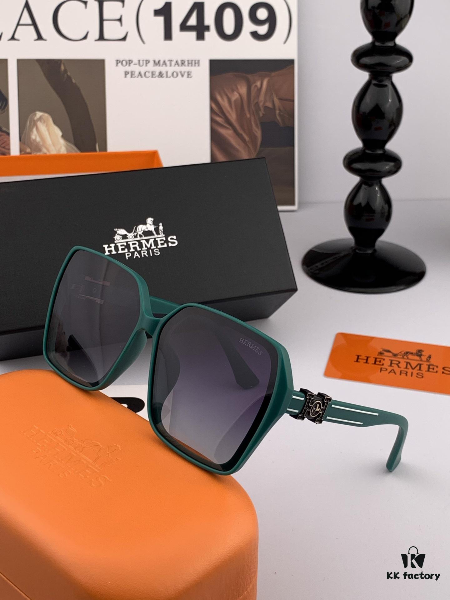 6931ae1dccd8ab3d7afa2464 HERMES Spring 2025 New Arrival Original Luxury Square Sunglasses H1245