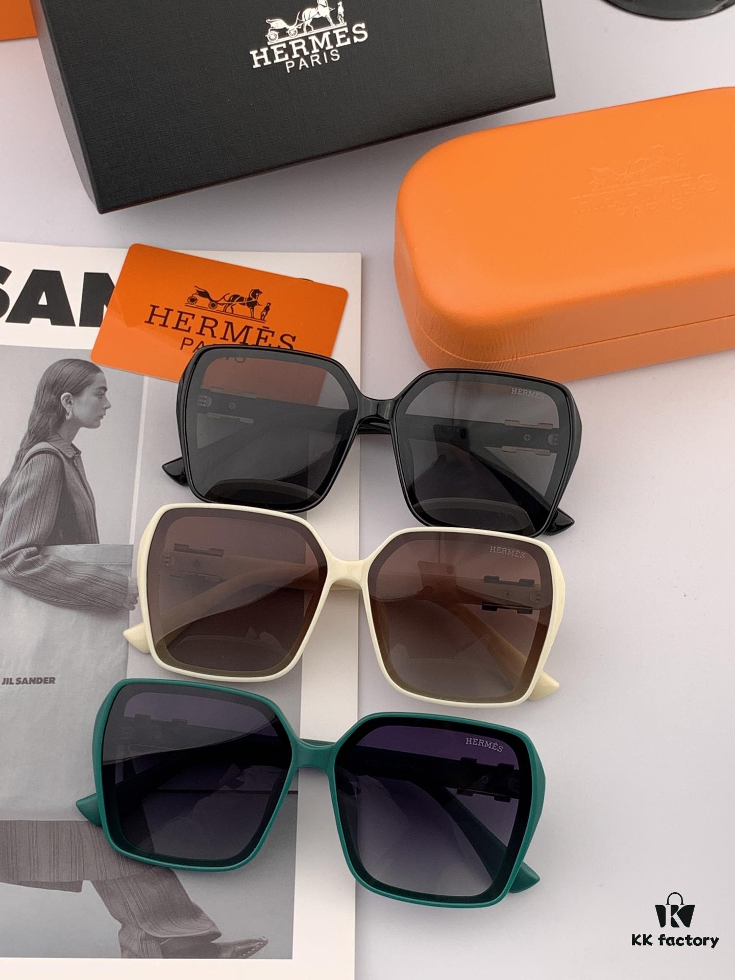 6931ae1dccd8ab3d7afa2467 HERMES Spring 2025 New Arrival Original Luxury Square Sunglasses H1245