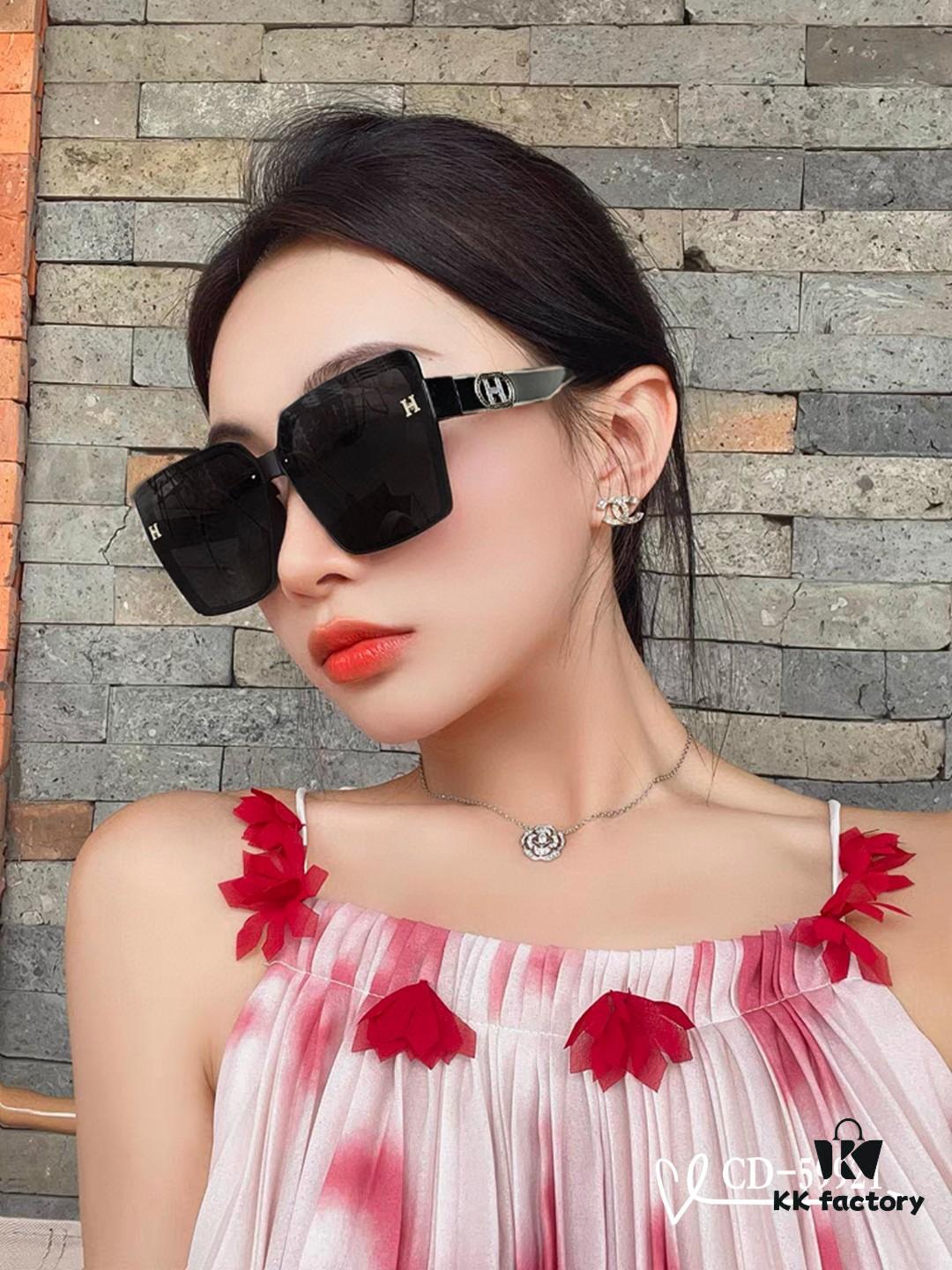 6931ae1fccd8ab3d7afa2483 Hermès | New Model 59921 TR90 Frame Lightweight Polarized Sunglasses with Bag