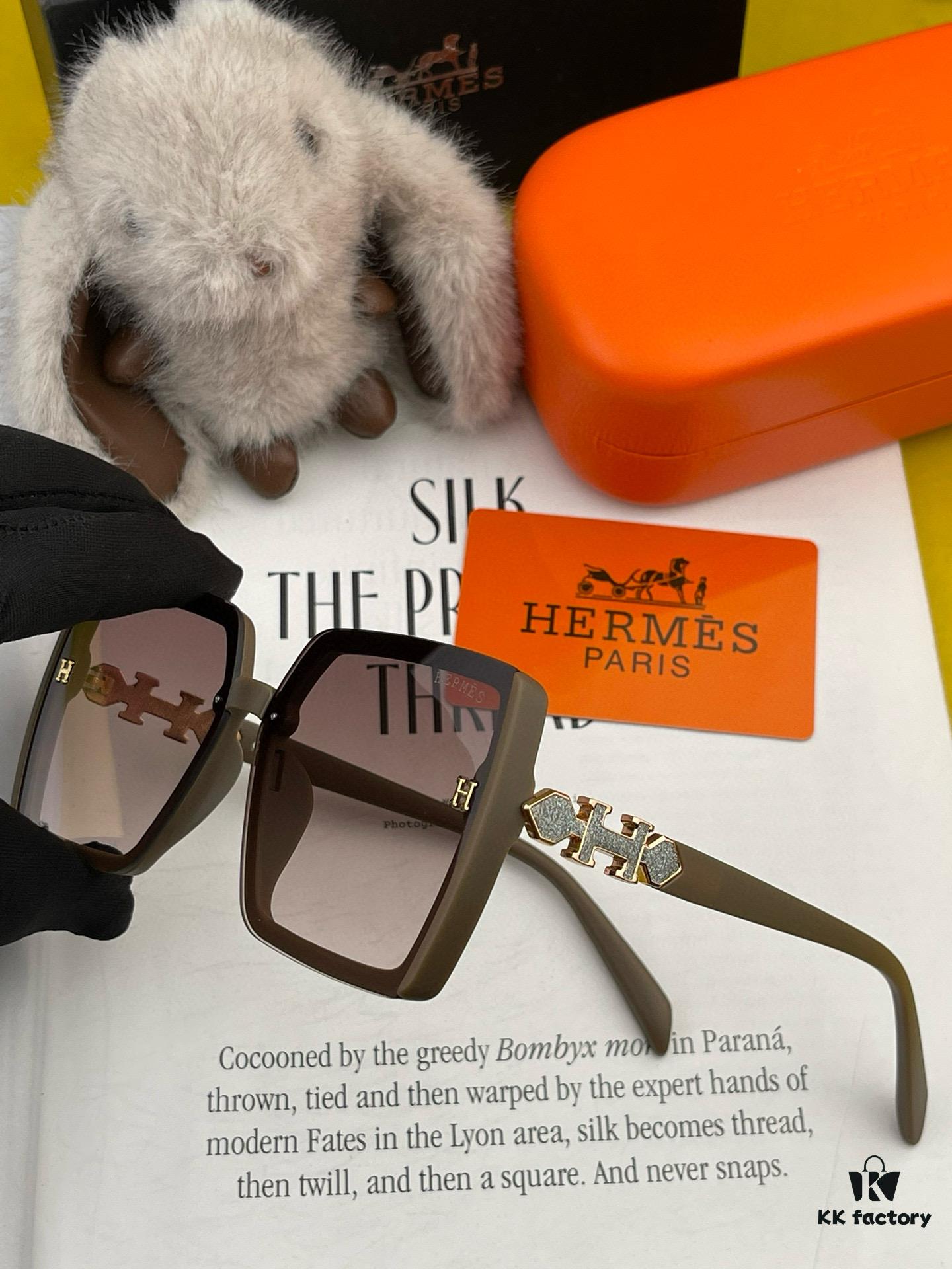 6931ae21ccd8ab3d7afa24a3 HERMES 2025 Spring New Arrival Original Release Famous Online Ultra-Hot Selling Blue Classic Luxury Global Fashion Square Sunglasses