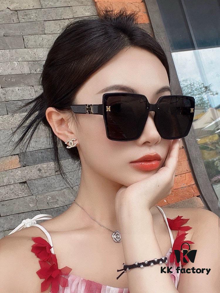 6931ae21ccd8ab3d7afa24a8 HERMES 2025 Spring New Arrival Original Release Influencer Ultra Hot-Selling Classic Luxury Square Sunglasses