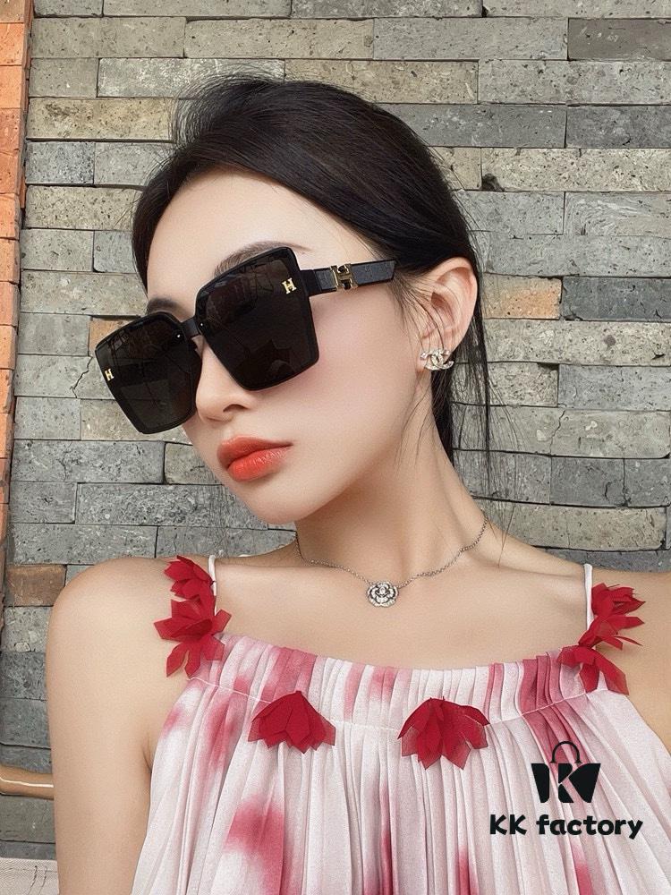 6931ae61ccd8ab3d7afa27d5 HERMES 2024 Spring New Arrival Original Release Famous Internet Sensation Ultra-Hot Selling Classic Luxury Square Sunglasses