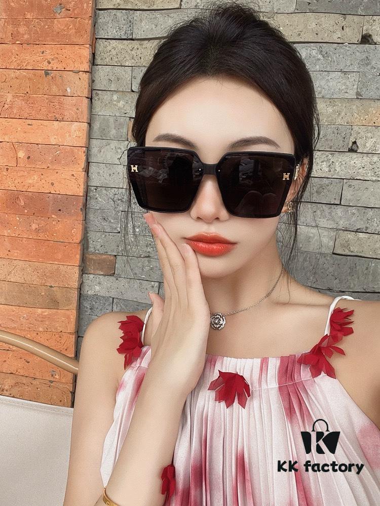 6931ae74ccd8ab3d7afa28e8 HERMES 2024 Spring New Arrival Original Release Famous Online Ultra Popular Blue Classic Luxury Global Fashion Square Sunglasses High-Quality Authentic Designer Shades