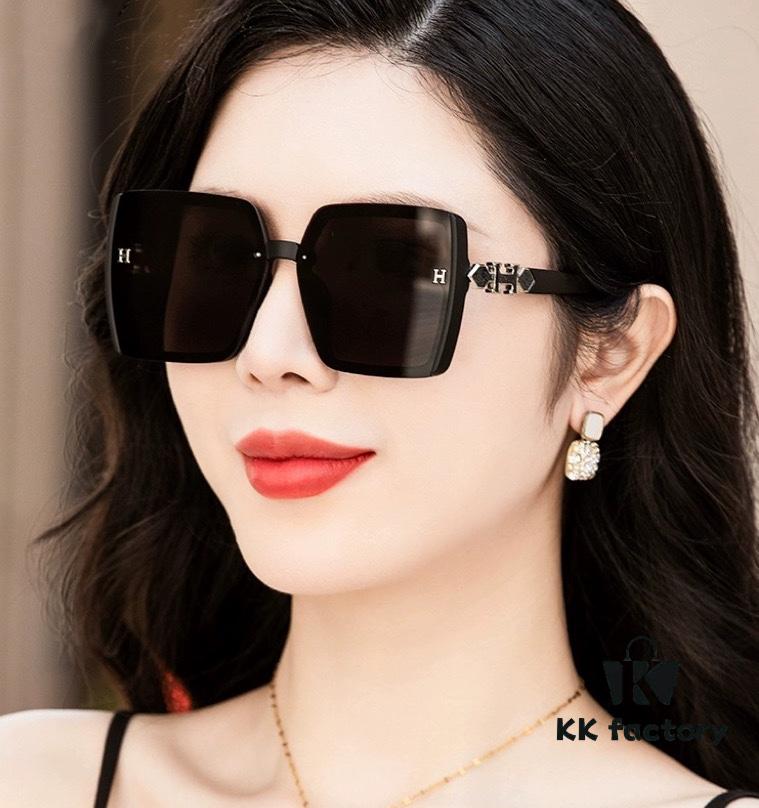 6931ae8accd8ab3d7afa2a2e HERMES 2024 Spring New Arrival Original Release Viral Hit Luxury Fashion Square Sunglasses H1301