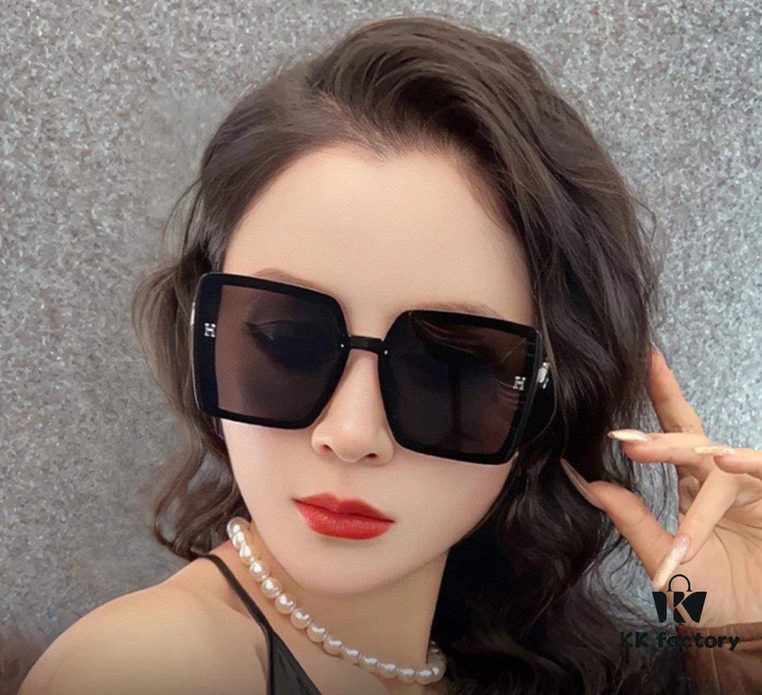 6931aebaccd8ab3d7afa2cda HERMES 2024 Spring New Arrival Original Shipment Viral Hit Blue Classic Luxury Worldwide Fashion Square Sunglasses High-End Quality Authentic High-Quality Model: H1301