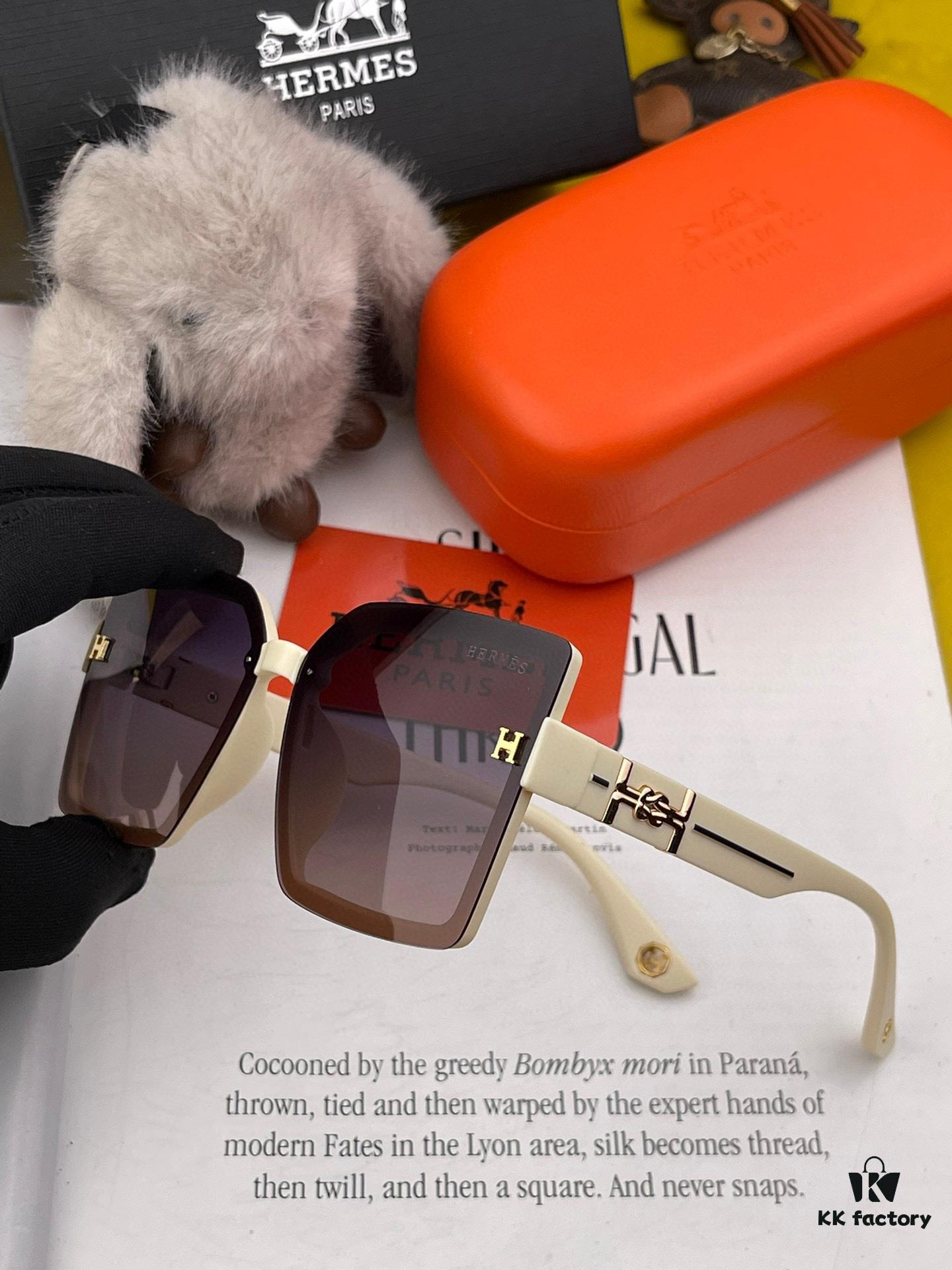 6931aecfccd8ab3d7afa2e1a HERMES 2024 Spring New Arrival Original Release Famous Internet Sensation Ultra-Hot Selling Luxury Square Sunglasses Classic Integrated Frame Design High-End Quality Authentic Brand Premium Sunglasses Model: H2998