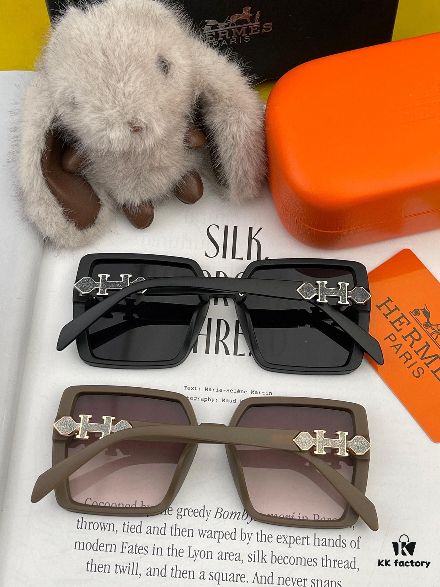 6931aed0ccd8ab3d7afa2e26 HERMES 2024 Spring New Arrival Original Release Famous Internet Influencer Ultra Popular Blue Classic Luxury Global Fashion Square Sunglasses High-Quality Authentic Designer Eyewear