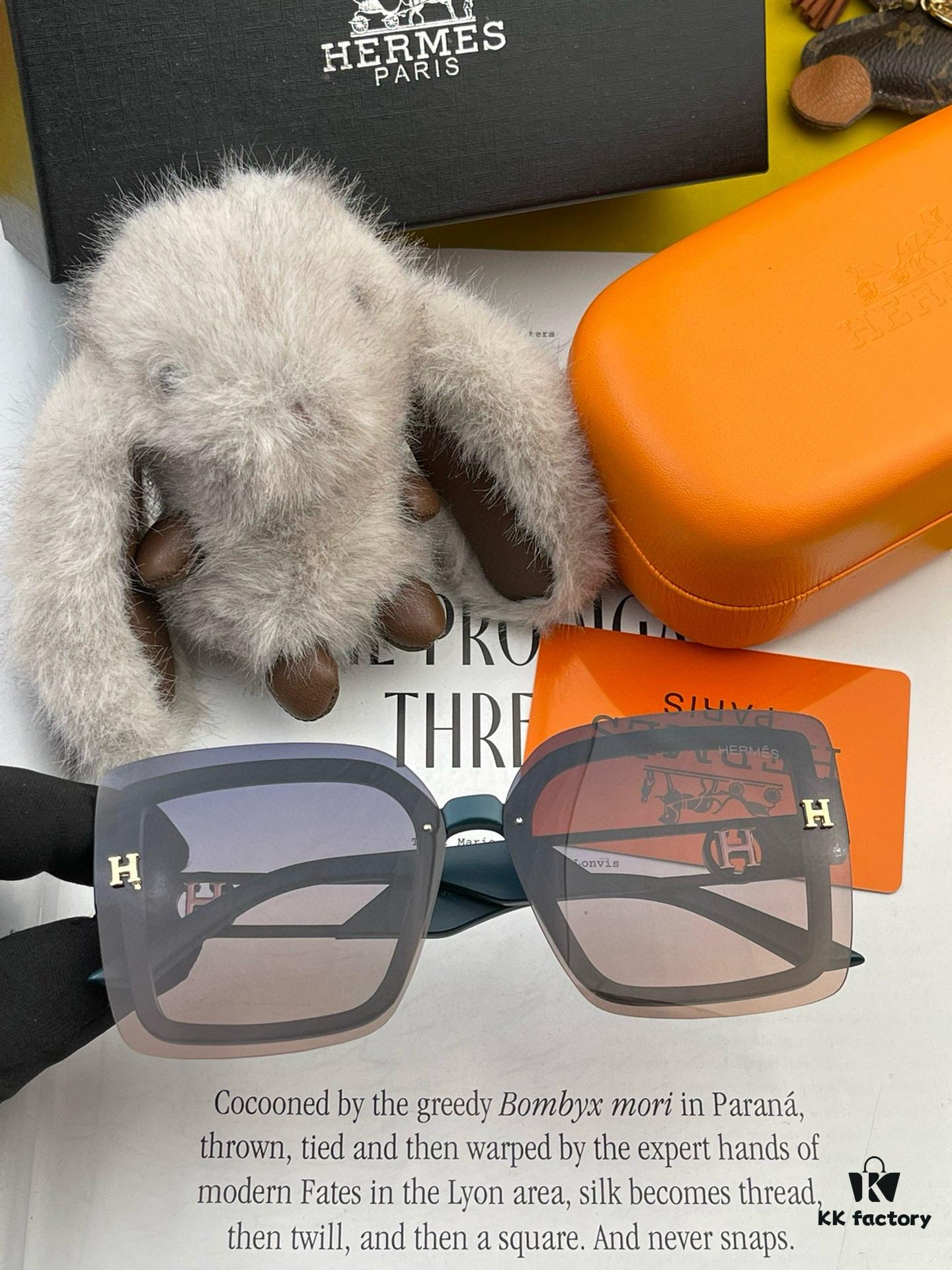 6931aed2ccd8ab3d7afa2e45 HERMES 2024 Spring New Arrival Original Shipment Famous Internet Sensation Ultra Popular Blue Classic Luxury Global Fashion Square Sunglasses