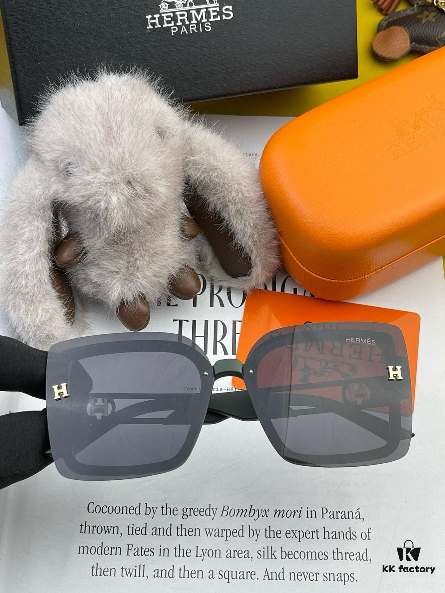 6931aed3ccd8ab3d7afa2e46 HERMES 2024 Spring New Arrival Original Shipment Famous Internet Sensation Ultra Popular Blue Classic Luxury Global Fashion Square Sunglasses
