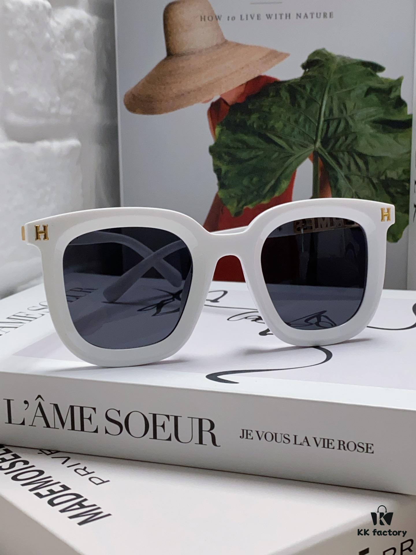 6931aed5ccd8ab3d7afa2e6b Hermes 2024 New Arrival Retro Square Sunglasses for Women, Flattering Frame for Round Faces, Stylish Metal Cut-Out Temples, UV-Protective Fashion Sunglasses