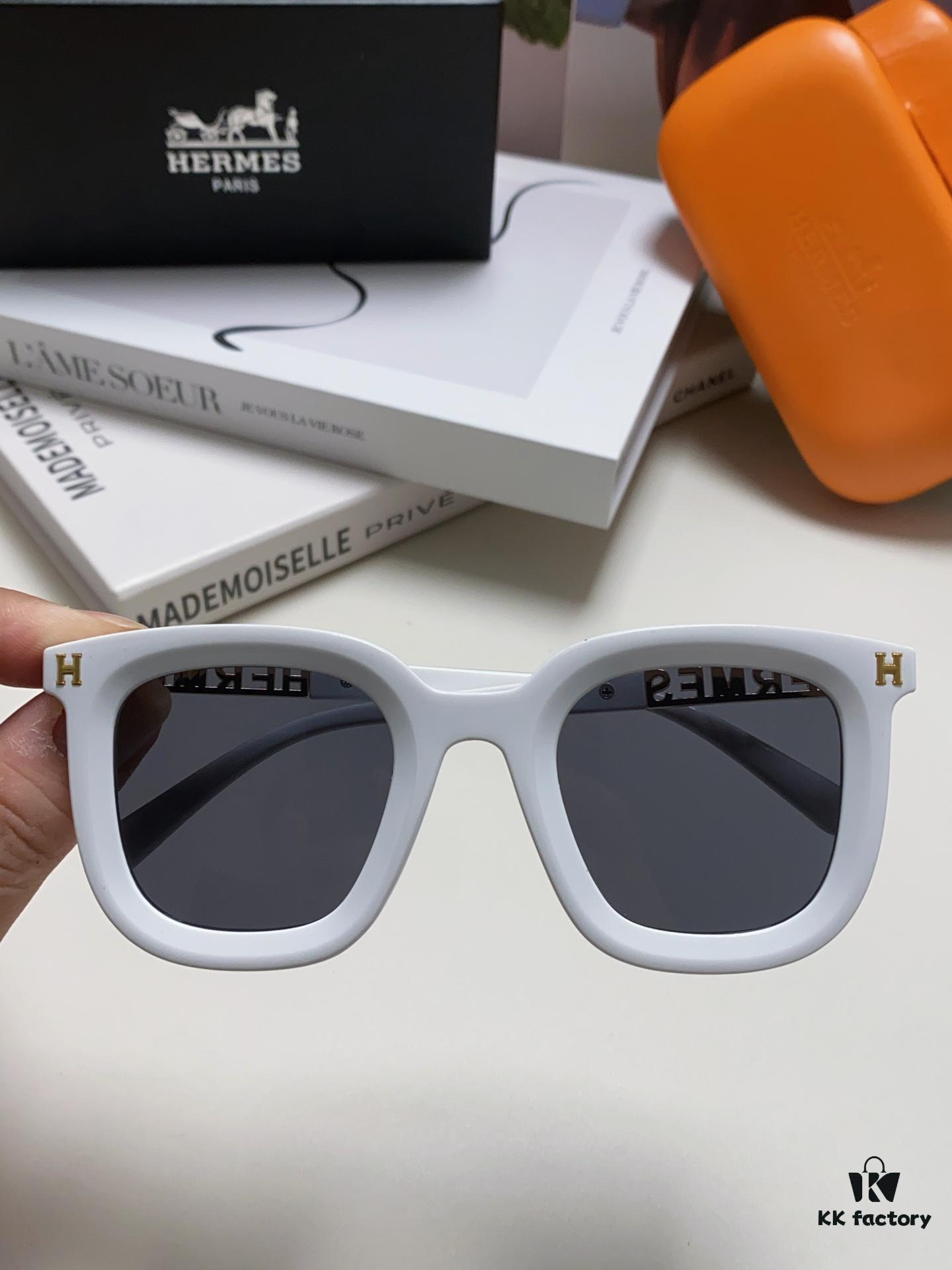 6931aed5ccd8ab3d7afa2e6d Hermes 2024 New Arrival Retro Square Sunglasses for Women, Flattering Frame for Round Faces, Stylish Metal Cut-Out Temples, UV-Protective Fashion Sunglasses