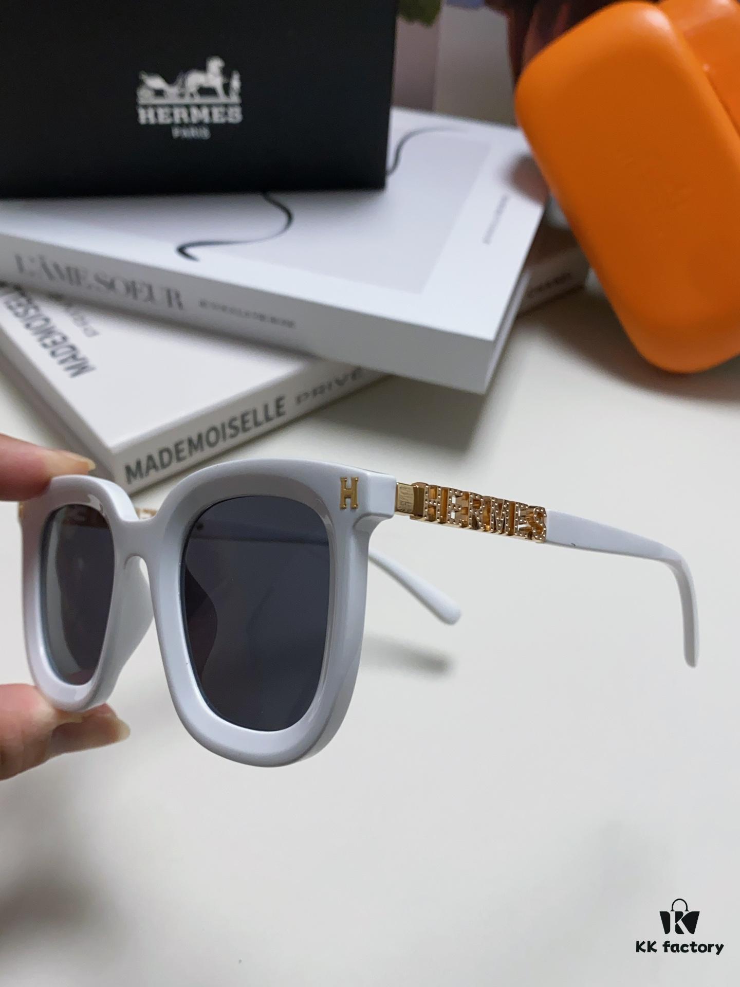 6931aed5ccd8ab3d7afa2e6f Hermes 2024 New Arrival Retro Square Sunglasses for Women, Flattering Frame for Round Faces, Stylish Metal Cut-Out Temples, UV-Protective Fashion Sunglasses