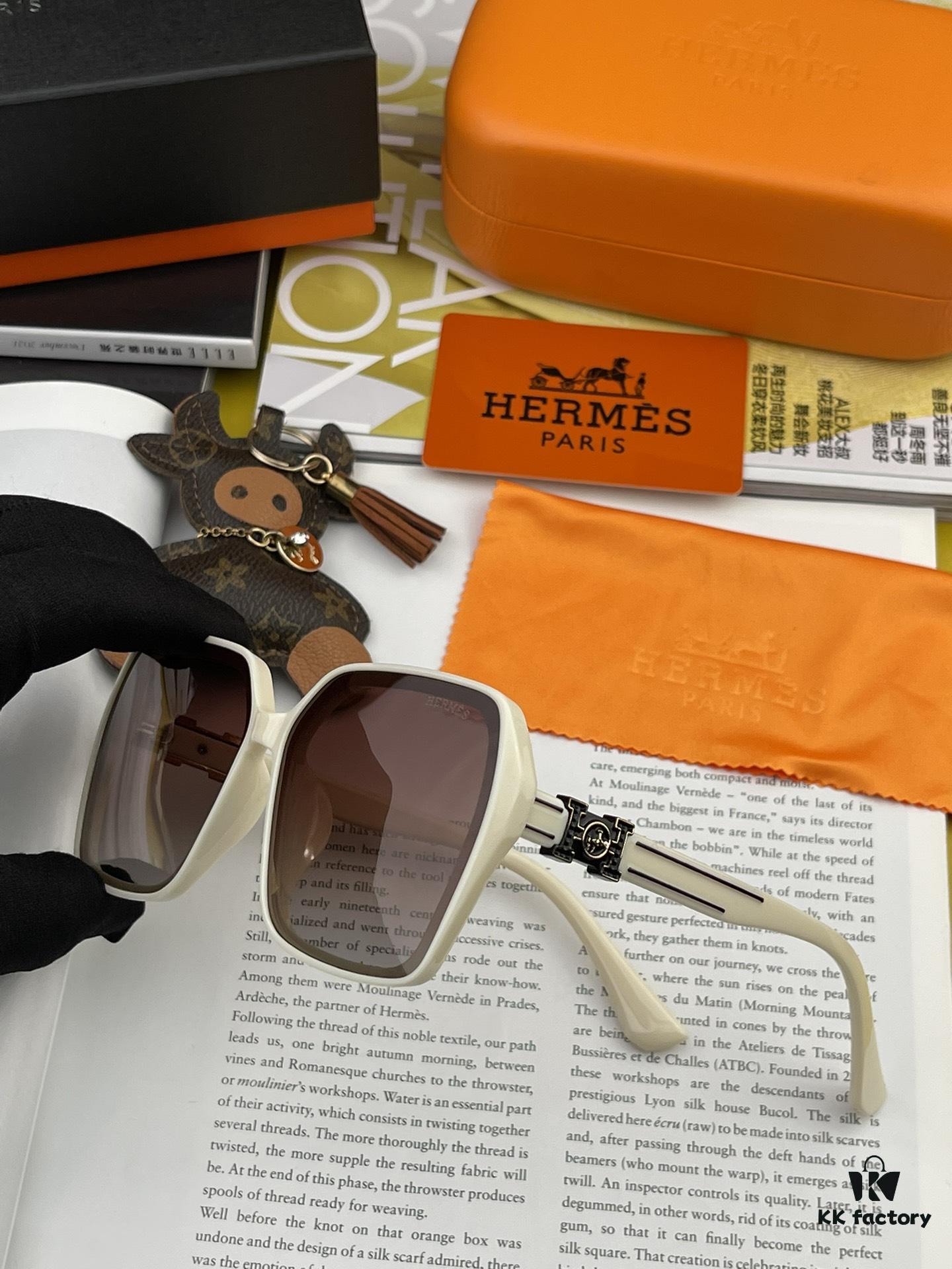 6931aef3ccd8ab3d7afa3018 HERMES Hermes 2024 Spring New Arrival Original Shipment, Internet Celebrity Ultra-Hot Fashion Square Sunglasses, Classic Integrated Large Frame Design, Top Quality Luxury Logo, Authentic High Quality, Model: H1245