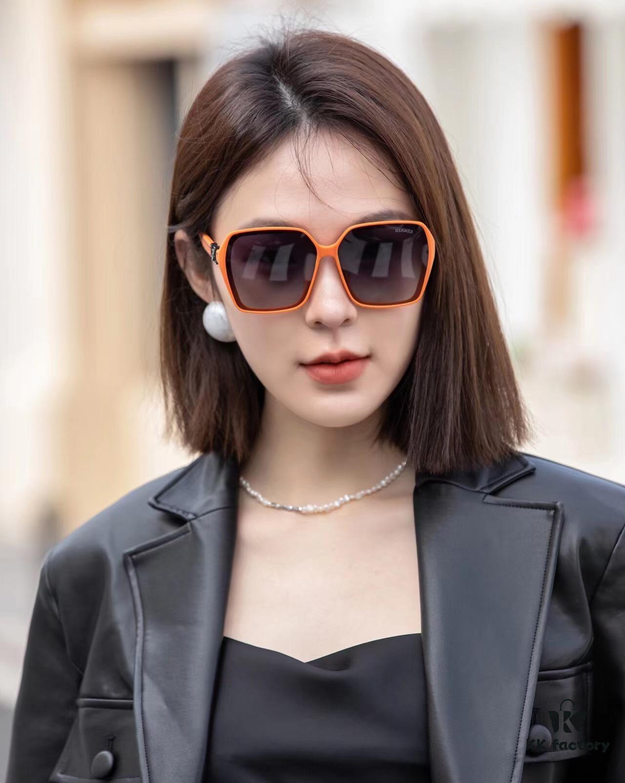 6931af13ccd8ab3d7afa31dd HERMES 2024 Spring New Arrival Original Luxury Square Sunglasses H1245